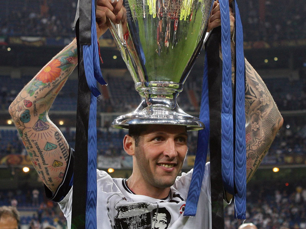 Materazzi Lakukan 'Ice Bucket Challenge' Gunakan Trofi Liga Champions!